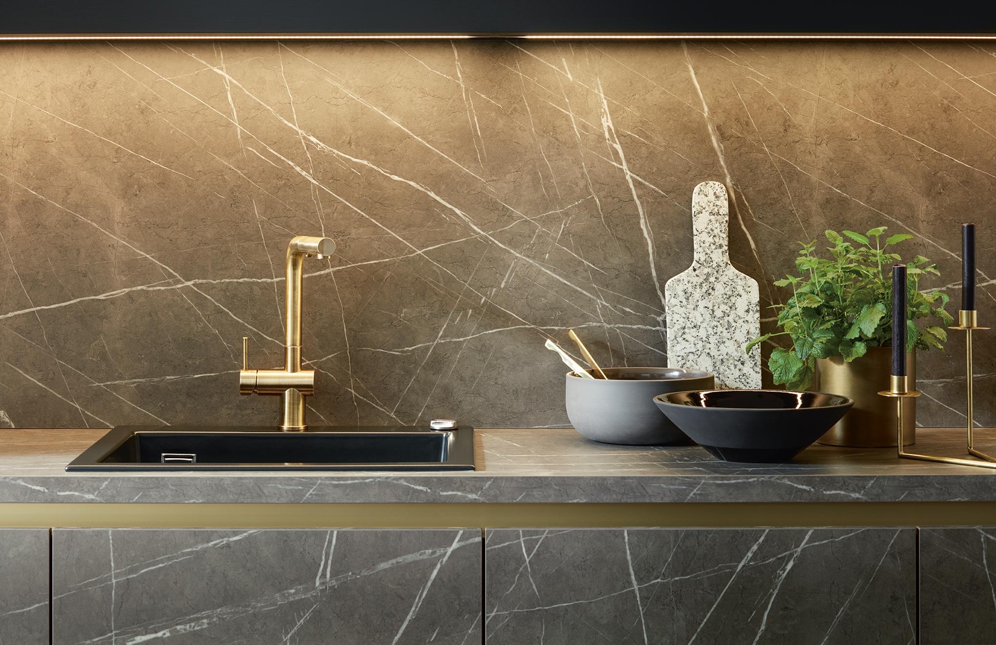 Spüle mit Steinarbeitsplatte