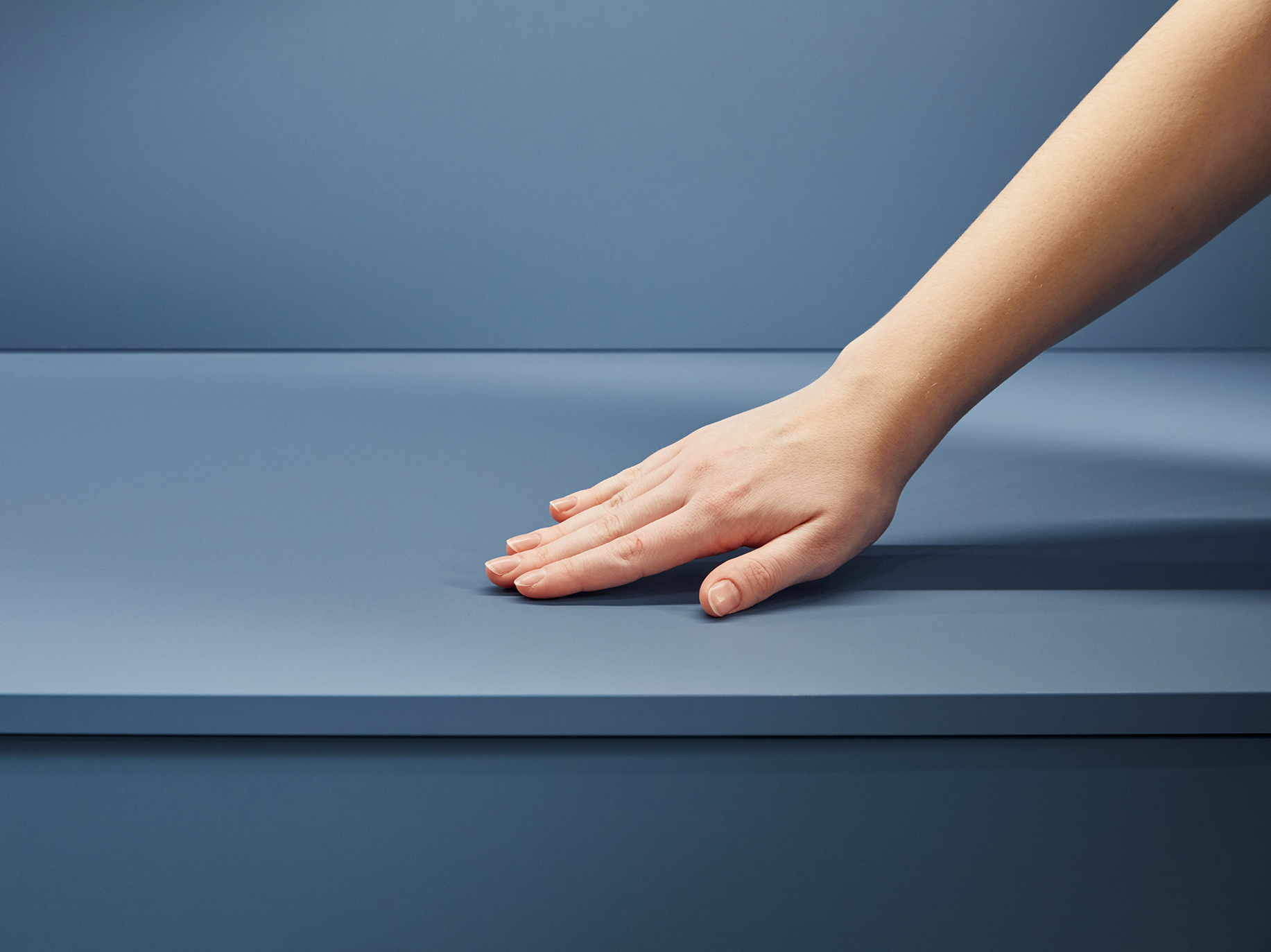 systemo SensiQ Arbeitsplatte Front Nische in Blau